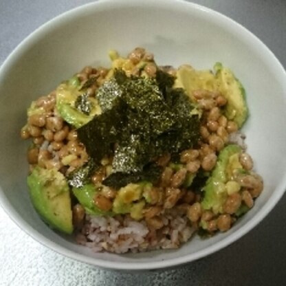 アボカドも納豆も大好き(^∇^)
レモンのさっぱりした感じとアボカドも納豆も食感が良く、とっても美味しかったです(o^－^o)ｖ
絶対にリピしちゃいますね♪♪♪